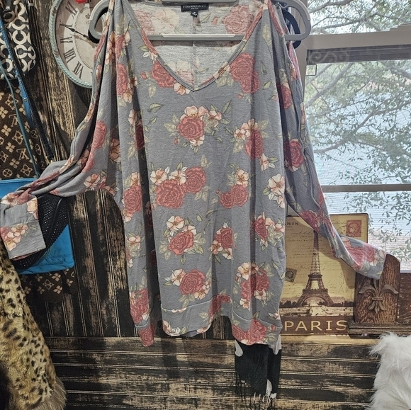 Plus size 2x cold shoulder open slongsleeved shirt - Picture 3 of 5